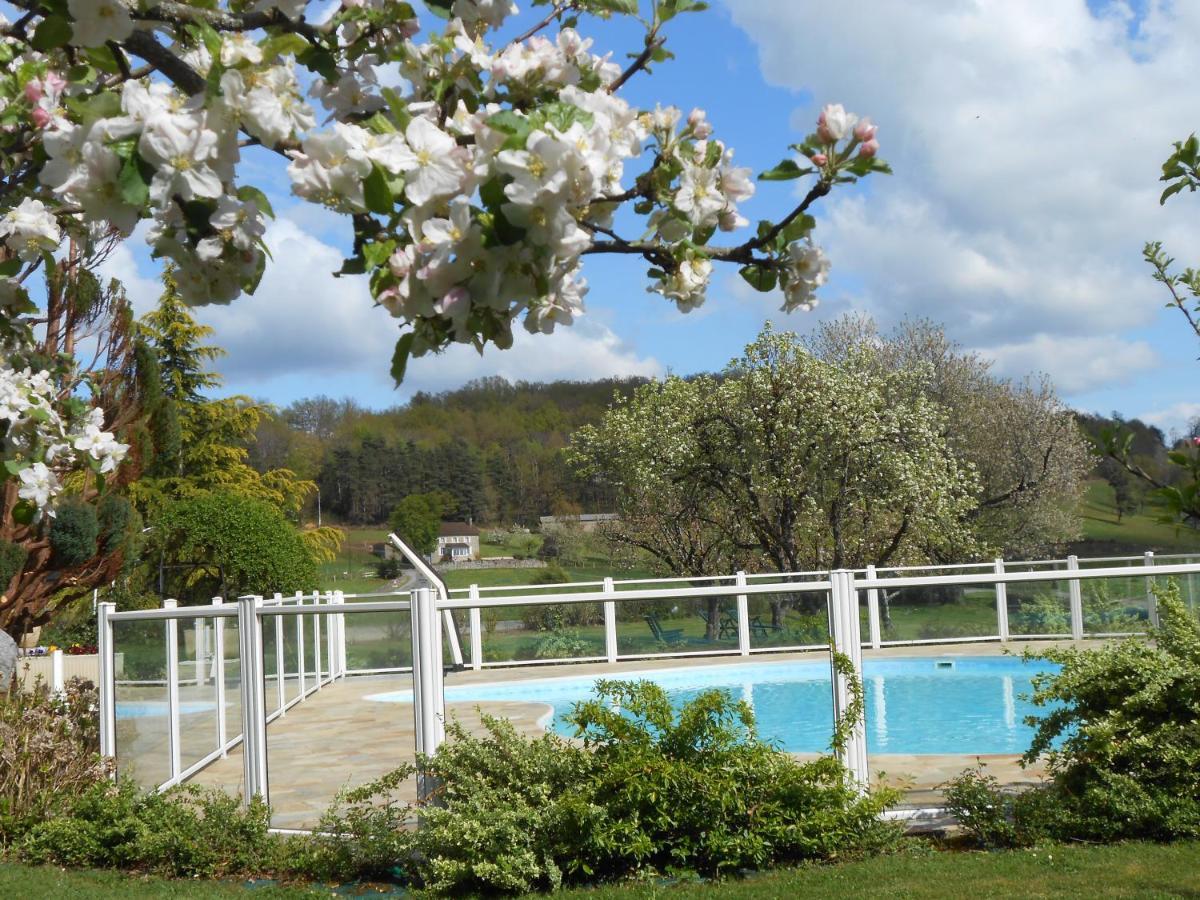 Les Maisons De Concasty Boisset  Exteriör bild