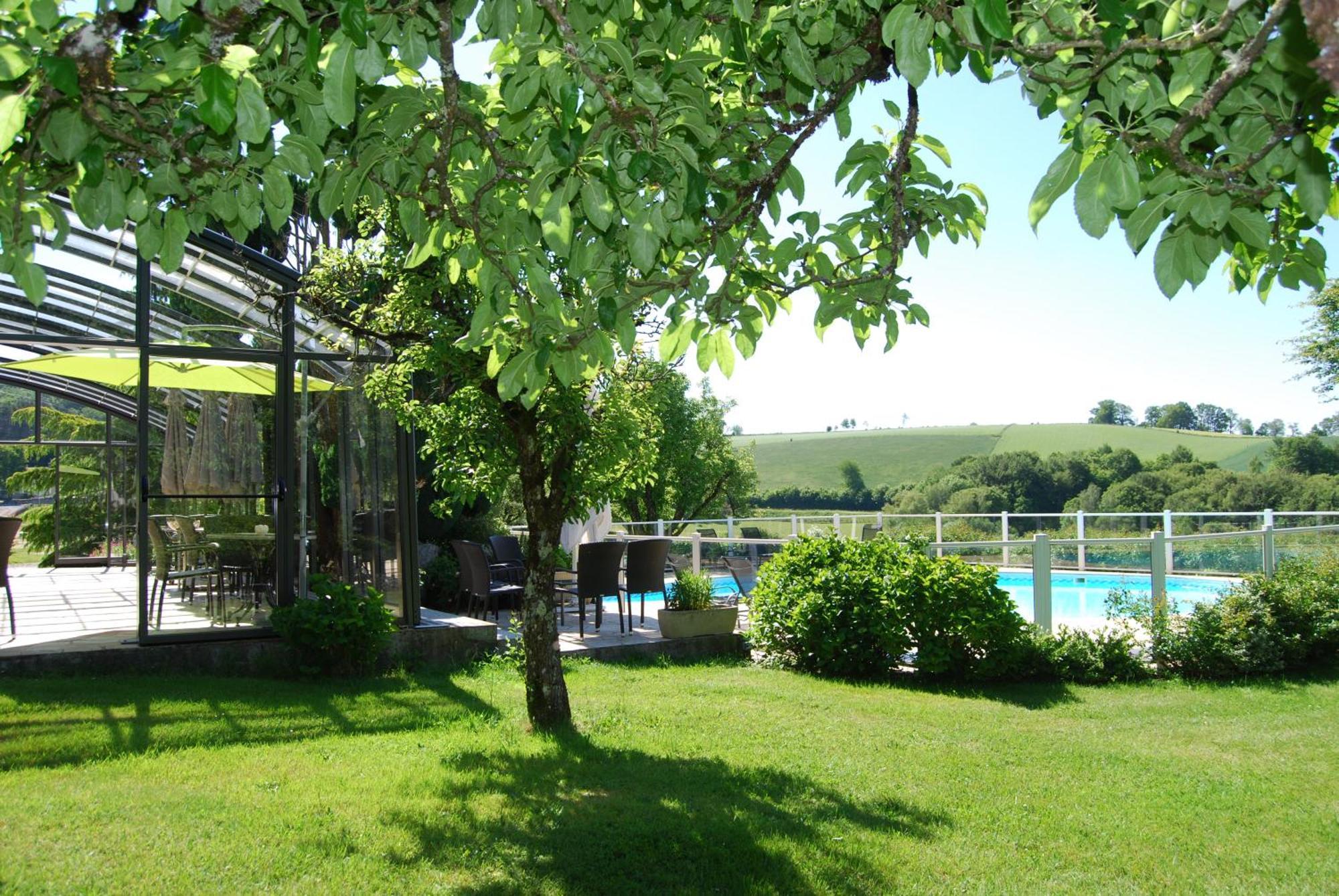 Les Maisons De Concasty Boisset  Exteriör bild